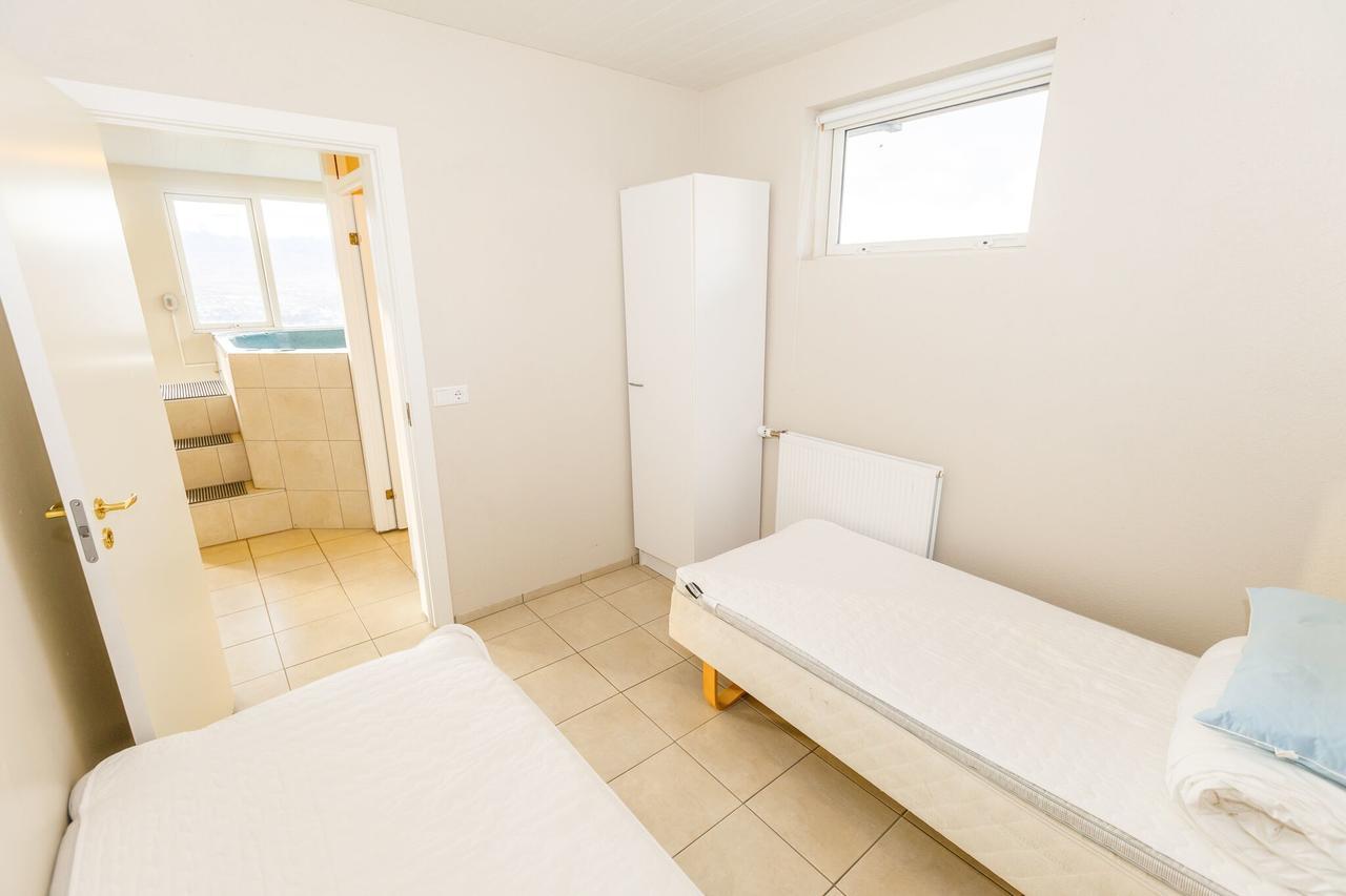 Vathlahof Guest House อาคูเรย์รี ภายนอก รูปภาพ